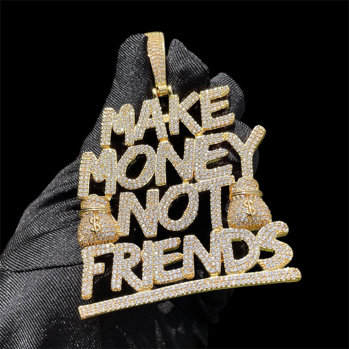 Make Money Not Friends Pendentif