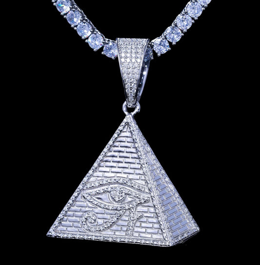 Pendentif pyramide avec diamants moissanite