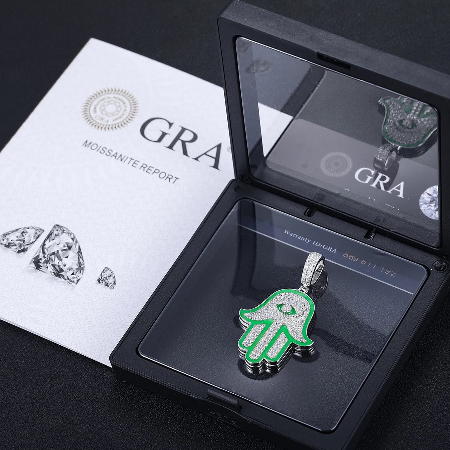 Main Hamsa en argent phosphorescent avec diamants Moissanite