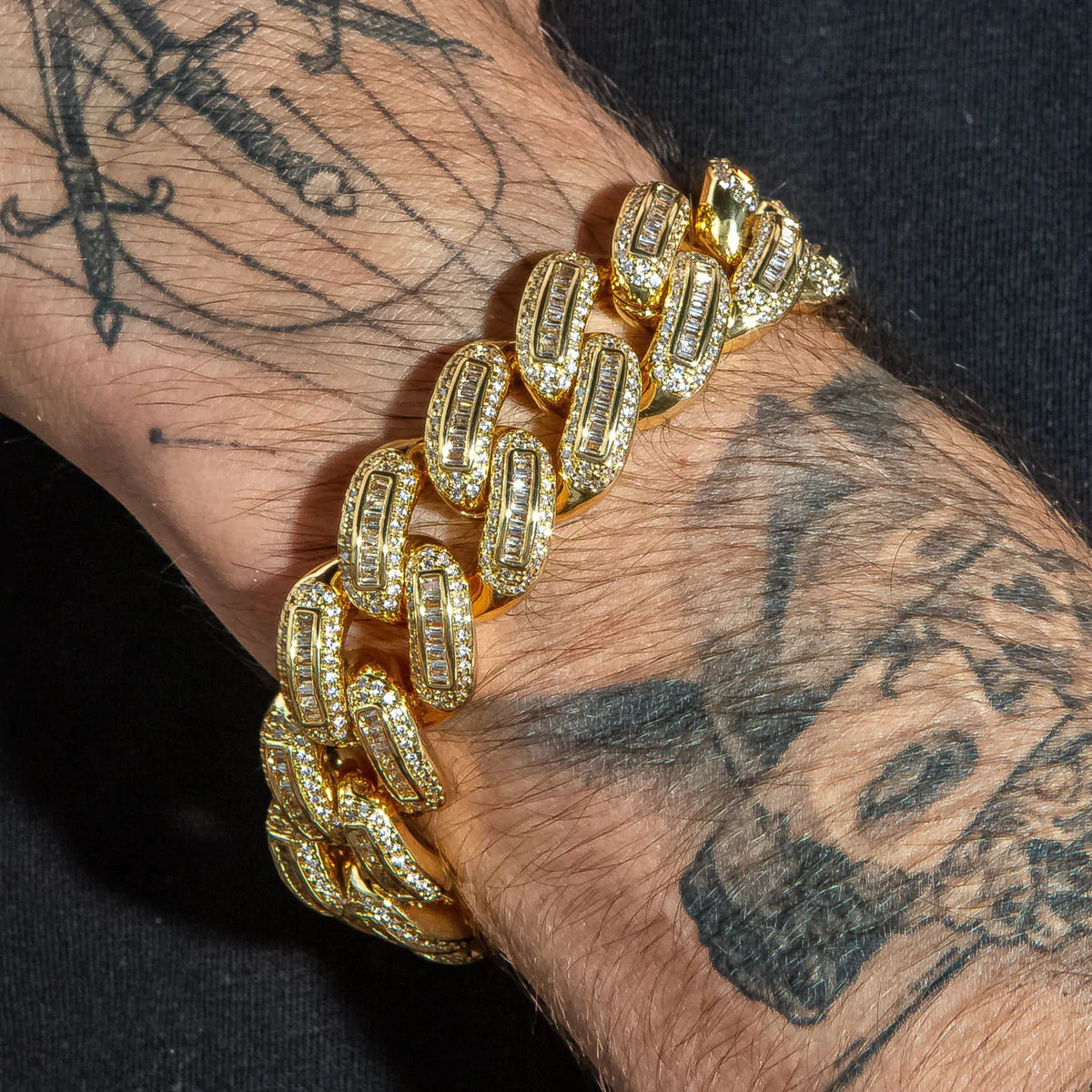 Bracelet cubain de 18 mm avec diamants baguette 