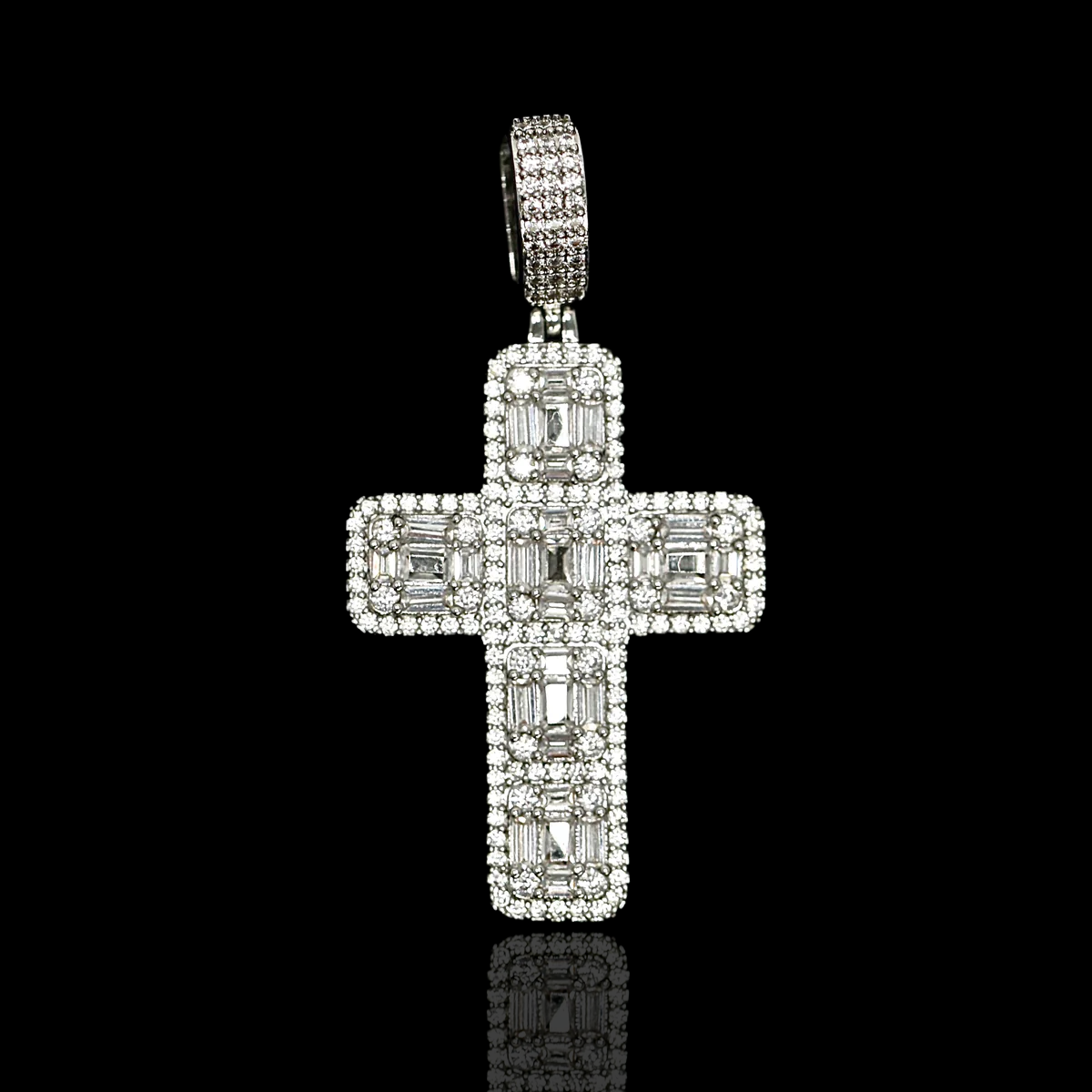 Pendentif croix diamant baguette