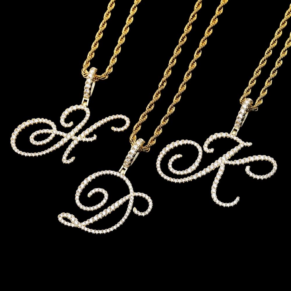 Pendentif lettre de style cursif glacé