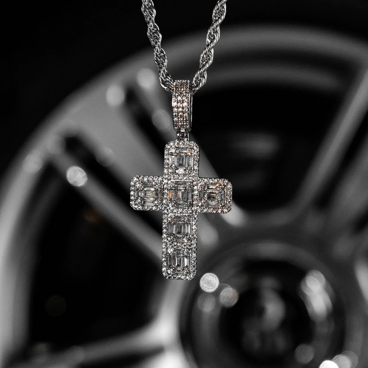 Pendentif croix diamant baguette