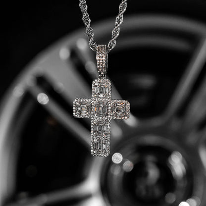 Pendentif croix diamant baguette