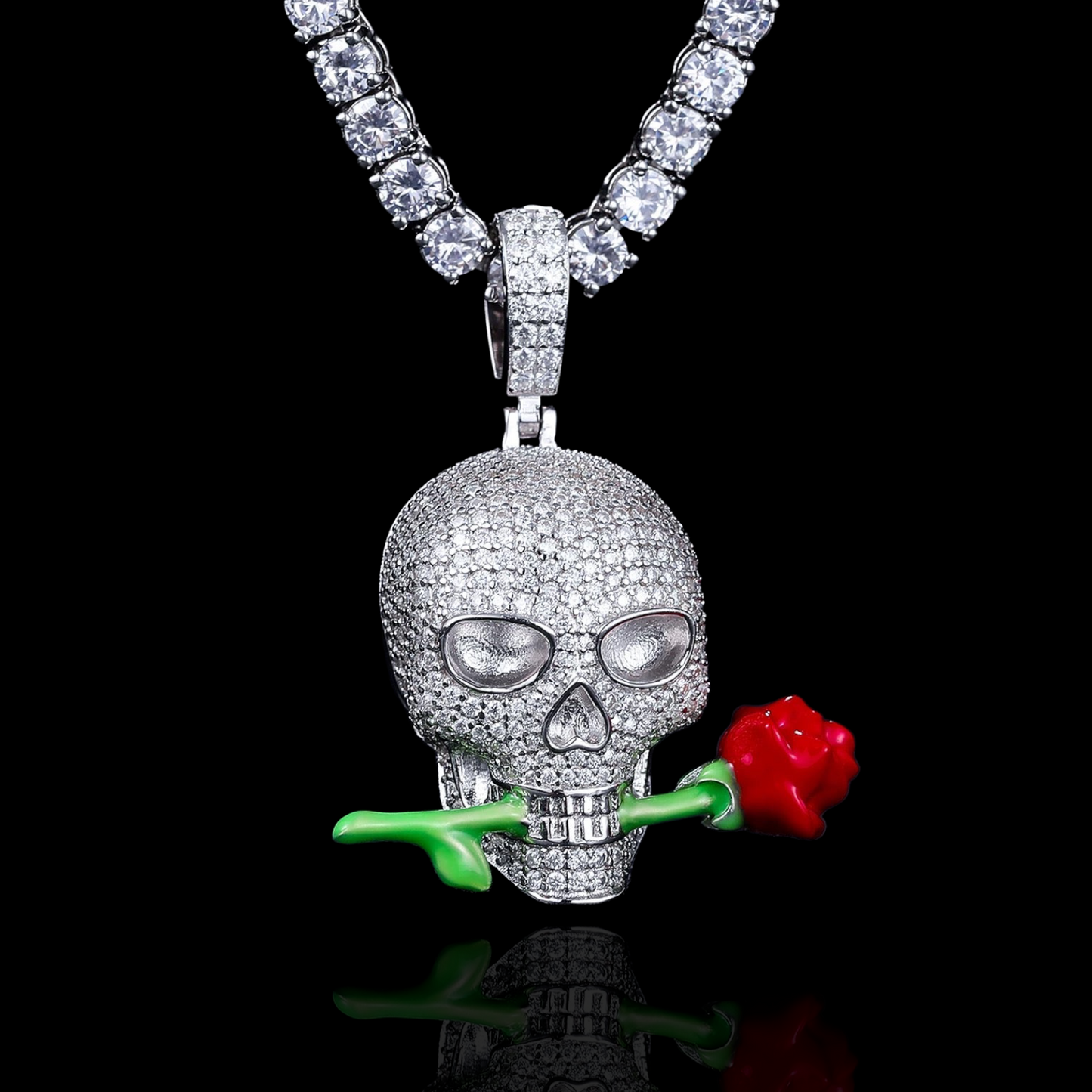 Crâne de diamant en argent moissanite avec rose