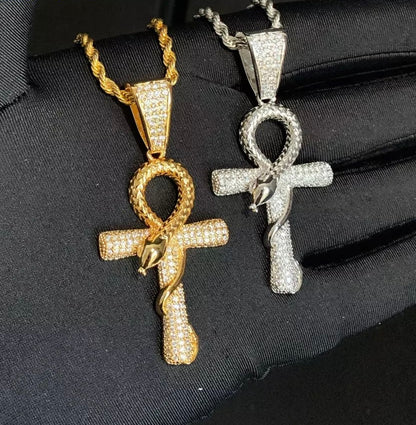 Pendentif Croix Ankh Iced Out Plaqué Or Avec Serpent
